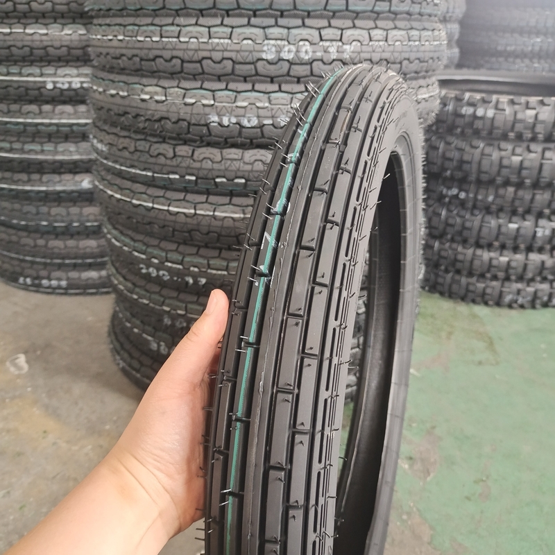 Motorradreifen 2,75-17 mit Ladestelle auf dem Markt von Qingdao