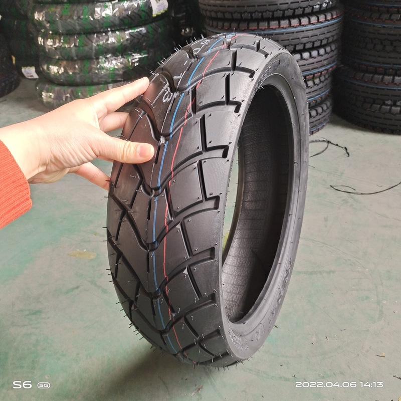 130/60-13 TL Gummi-Rohrlos-Motorradreifen mit Reifengehäuse und Gummigehalt von 35%-55%