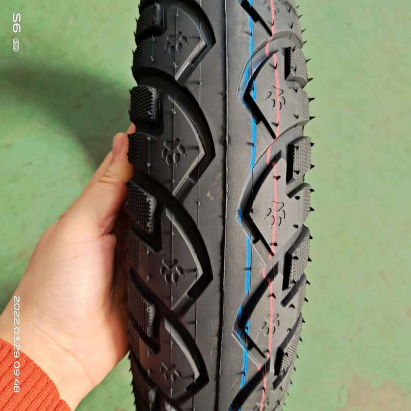 Motorradrohrloser Reifen 3,50-10 mit schwarzer Farbe und Naturkautschuk
