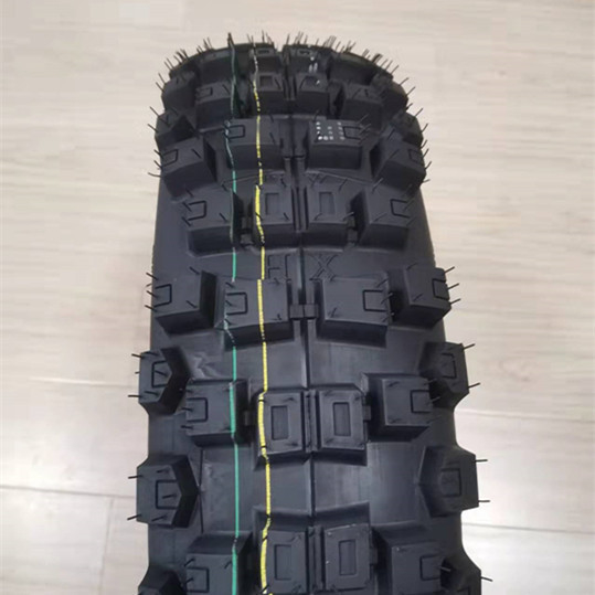 140/80 18 Motorradreifen mit einer Lebensdauer von 20000 km und einer Produktionskapazität von 5000 Stück pro Tag