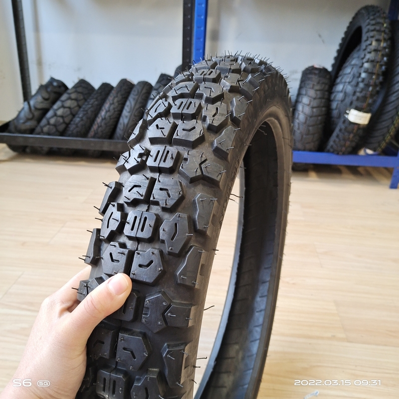 90/90-18 TT Motorradreifen MT026 Hergestellt mit einem Gehalt an Naturkautschuk von 35% bis 55%
