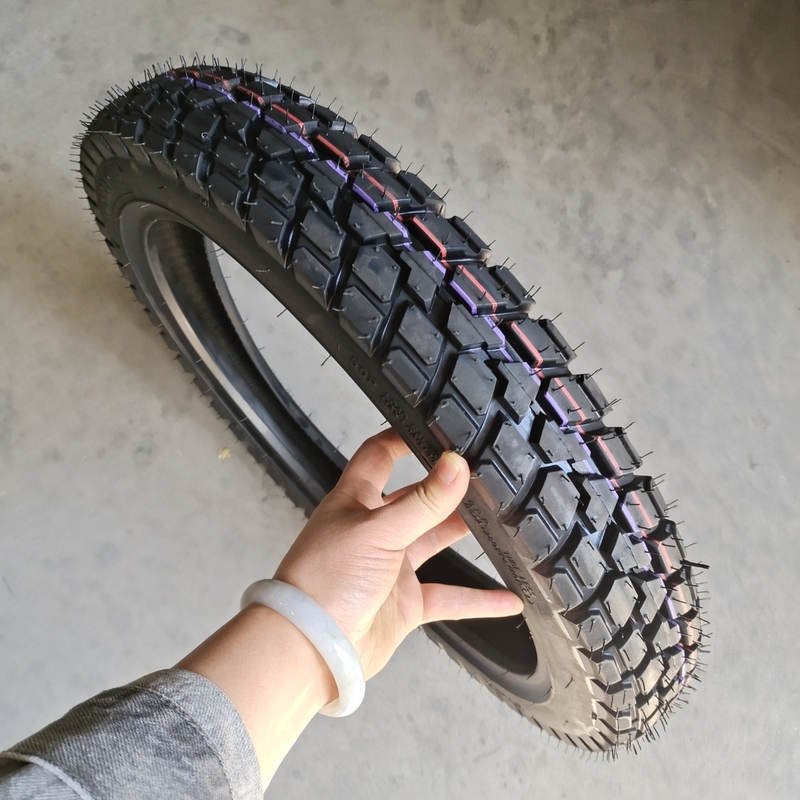 Schwarze 3.00-17 Dirt Bike Motorradreifen mit hoher Zuverlässigkeit in Qingdao