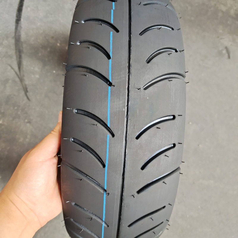 Zugfestigkeit 10,5 Motorradreifen 130/60-13 TL für und Produktionskapazität