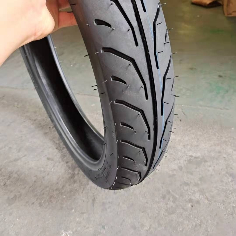 Qingdao Ladehafen Natrual Gummi 17 Zoll 90/90-17 8 Schicht Rate Motorrad Reifen hergestellt