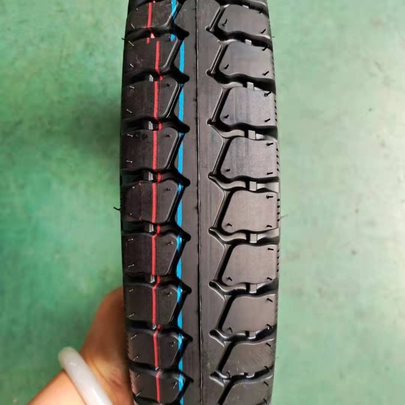 Motorradreifen 450 12 mit einem Gummigehalt von 35% bis 55%