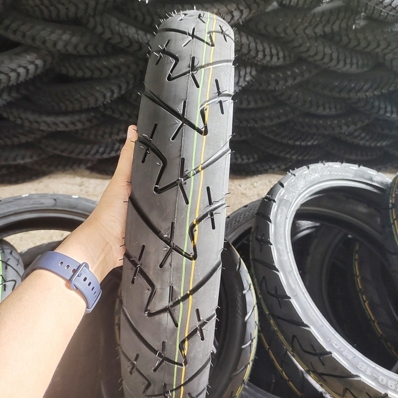 Motorradreifen 90/90-18 mit einer Produktionskapazität von 5000 Stück pro Tag ersetzen/reparieren