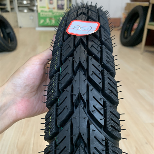 20000 KM Arbeitsleben Motorradreifen 2,75-17 47 L mit Deep Pattern Design von Maggion