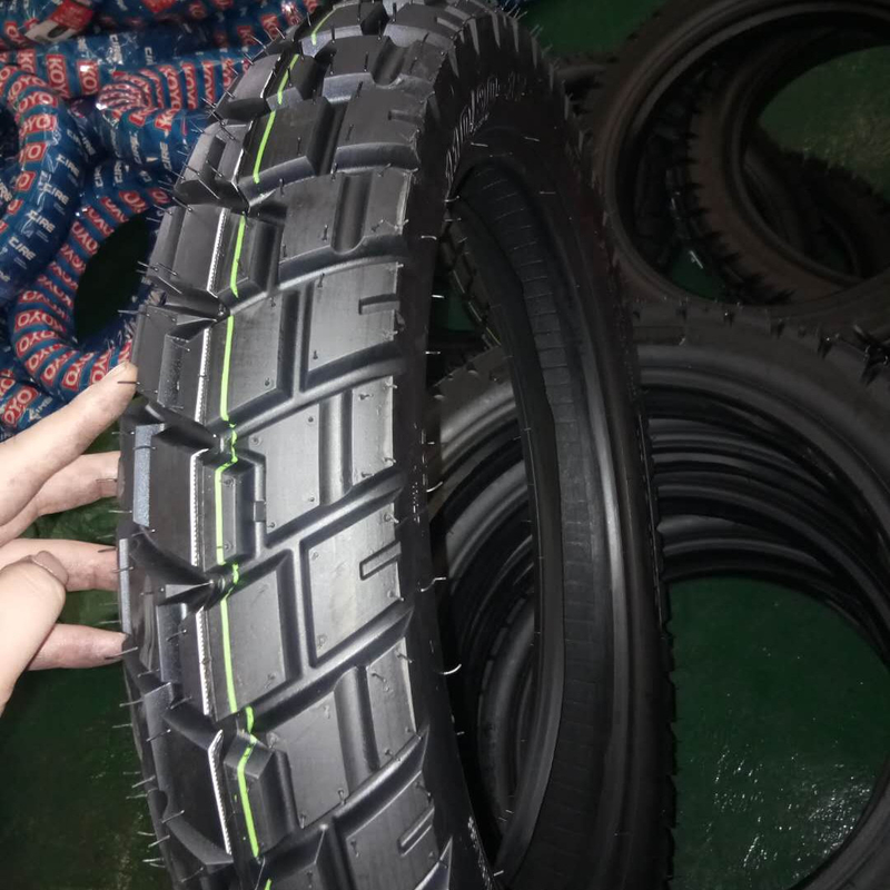 Verladung von Motorradreifen 110/90-18 aus Naturkautschuk aus Nylon