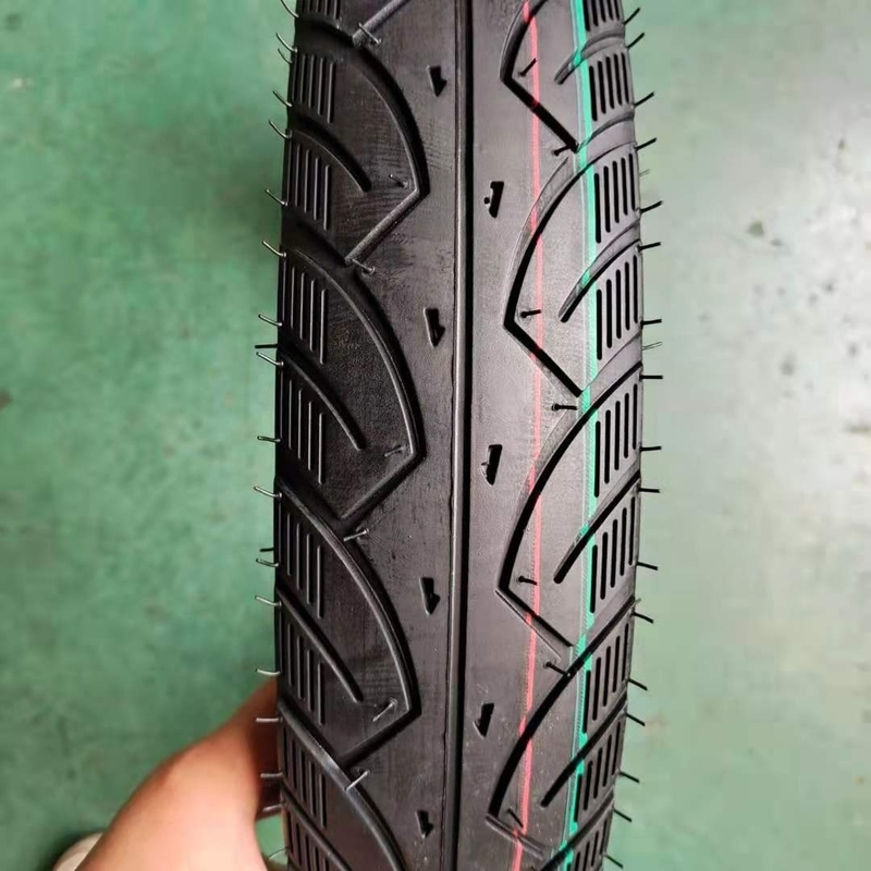 5000 Stück pro Tag Produktionskapazität Motorradreifen mit tiefgreifendem Designmuster