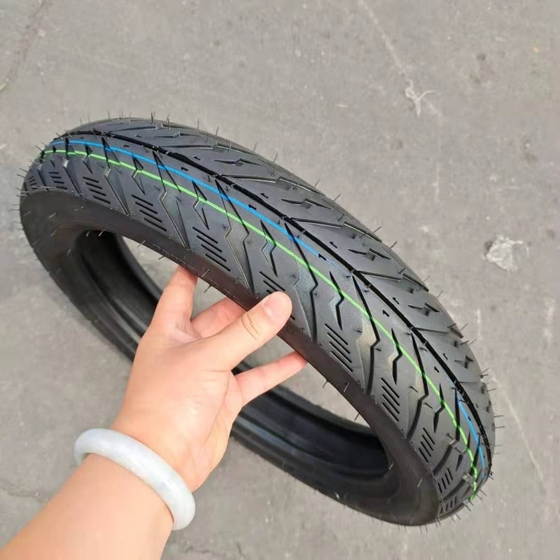 35%-55% Gummigehalt Rohrlose Motorradreifen 100/80-14 90/80-14 mit langer Lebensdauer