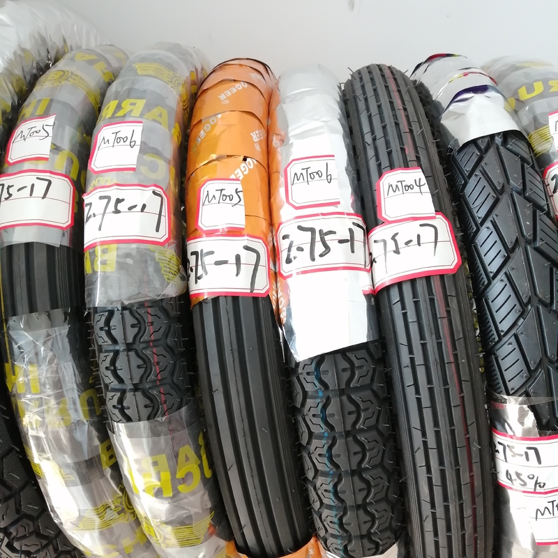 Deep Design Motorradreifen 275-17 5000 Stück pro Tag Kapazität und Deep Pattern Design