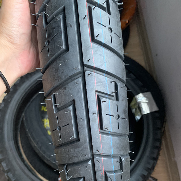 Motorradreifen aus Superkautschuk 90/90/18 mit einer Produktionskapazität von 5000 Stück pro Tag