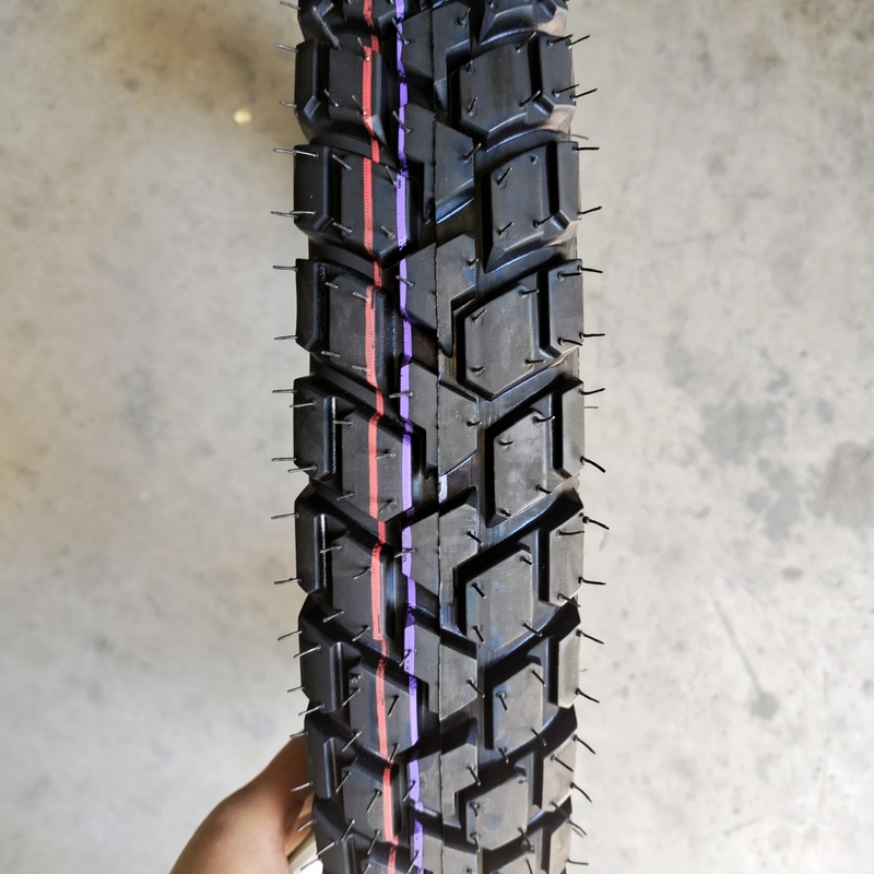 Motorradreifen 3.00-17 mit langlebigem Reifengehäuse