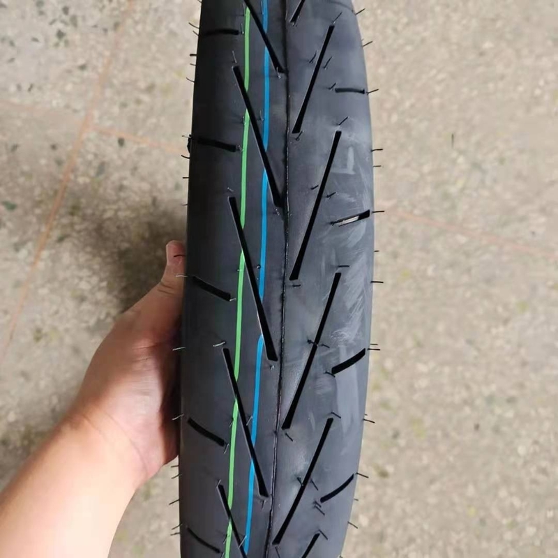 Schwarzer Rundgummi-Motorradreifen für Motorräder Qingdao-Hafen Lieferung innerhalb von 25 Tagen