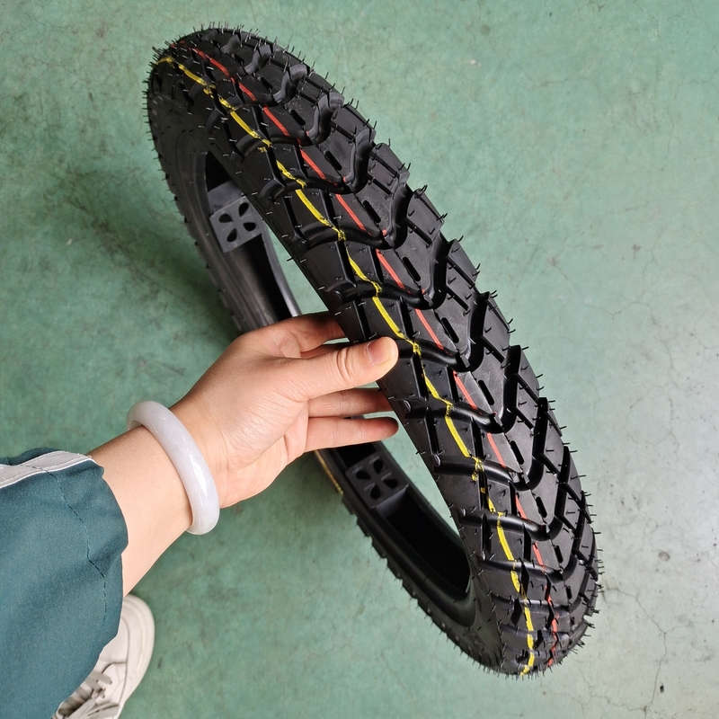 Motorradreifen 2,75-17 Rohrlos Klasse A 5000 Stück pro Tag Produktion mit Deep Design
