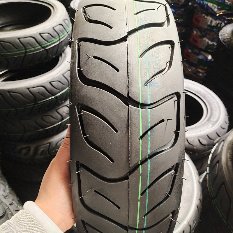 5000 Stück pro Tag Produktionskapazität 13 Zoll Rohrloser 130/70-13 Motorradreifen