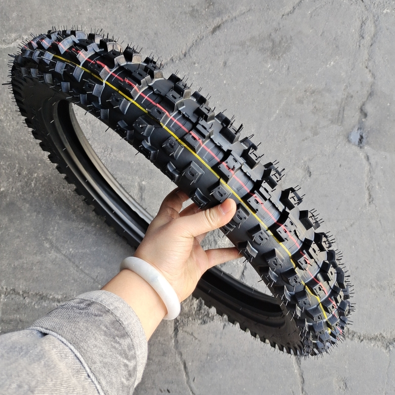 13000PCS Last QTY/40'HQ Motorradreifen 80/100-19 mit einem Gummigehalt von 35% bis 45%