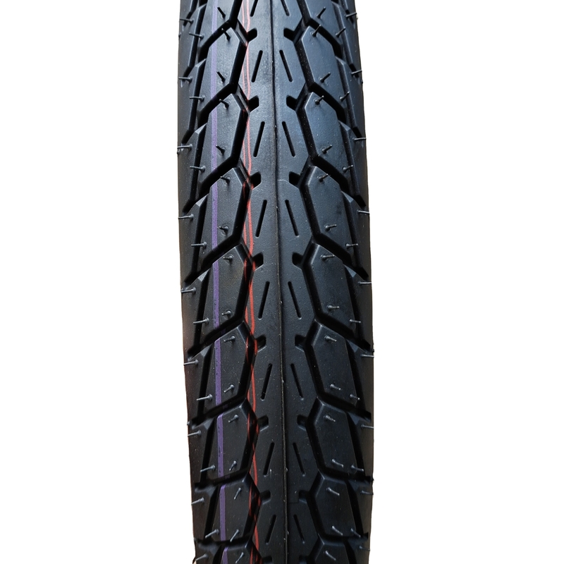 Produktionskapazität 5000 Stück pro Tag Motorradreifen 70/100-17 Rohrlos für Roller