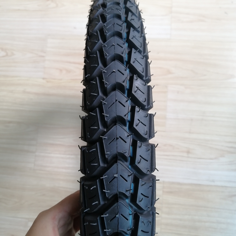 Langlebiger Motorradreifen 2.75-17 mit 20000 KM Lebensdauer und langlebiger Reifenhülle