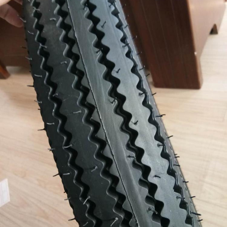 Tiefmusterdesign Motorradreifen mit Innenröhren 4,50-18 4,00-19 für einfache Installation