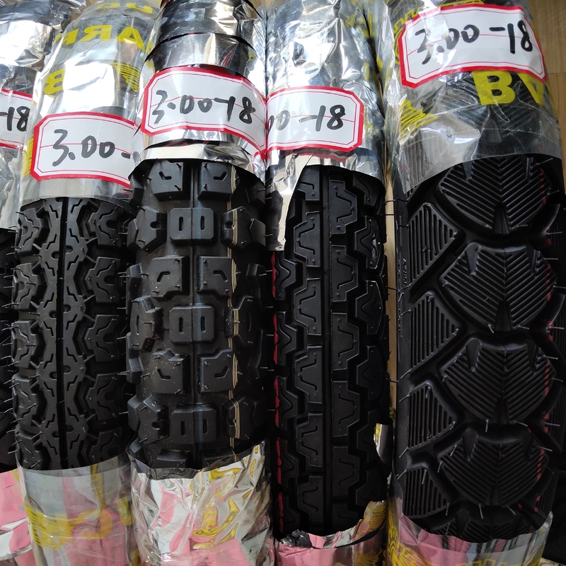 Motorradreifen und -röhren 3.00-18 Naturkautschukröhren Produktionskapazität 5000 Stück pro Tag